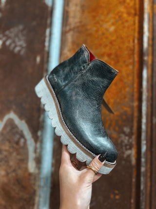 Bedstu Lydyi Boots {Black Lux}
