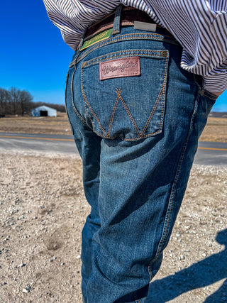 Wrangler Retro Slim Fit Straight Leg {Cottonwood}