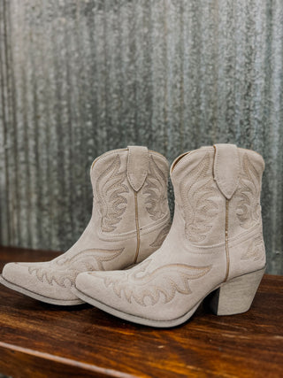 ariat-chandler-white-boot-stitch-western-booties-3