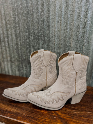 ariat-chandler-white-boot-stitch-western-booties-4