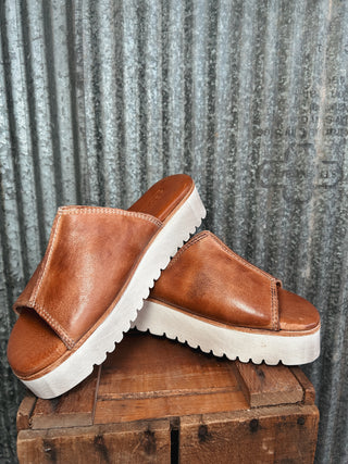 bedstu-leather-platform-slide-1