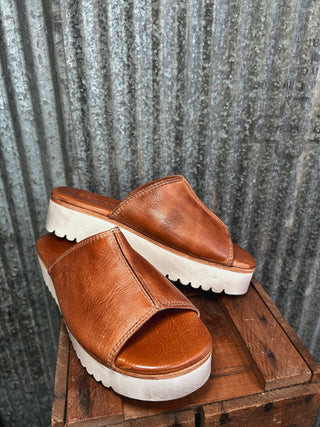 bedstu-leather-platform-slide-5