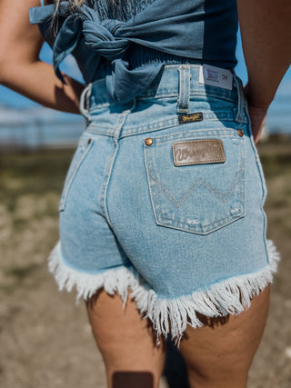womens-wrangler-denim-light-wash-vintage-jean-shorts-3