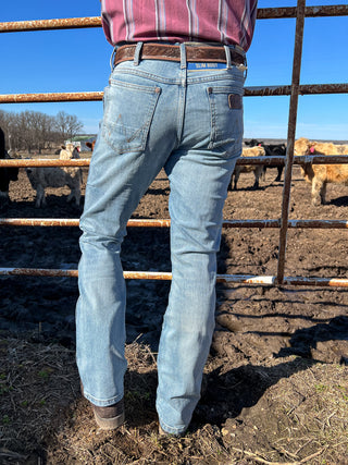 wrangler-retro-straight-light-wash-1