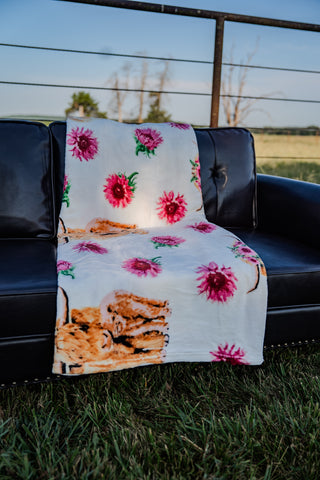 DOORBUSTER The Highland Blooms Blanket