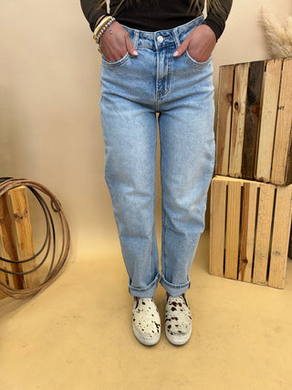 The Cher Barrel Jean {Light Wash}