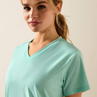 Ariat Women's Compass V-Neck Tee {Holiday Heather}