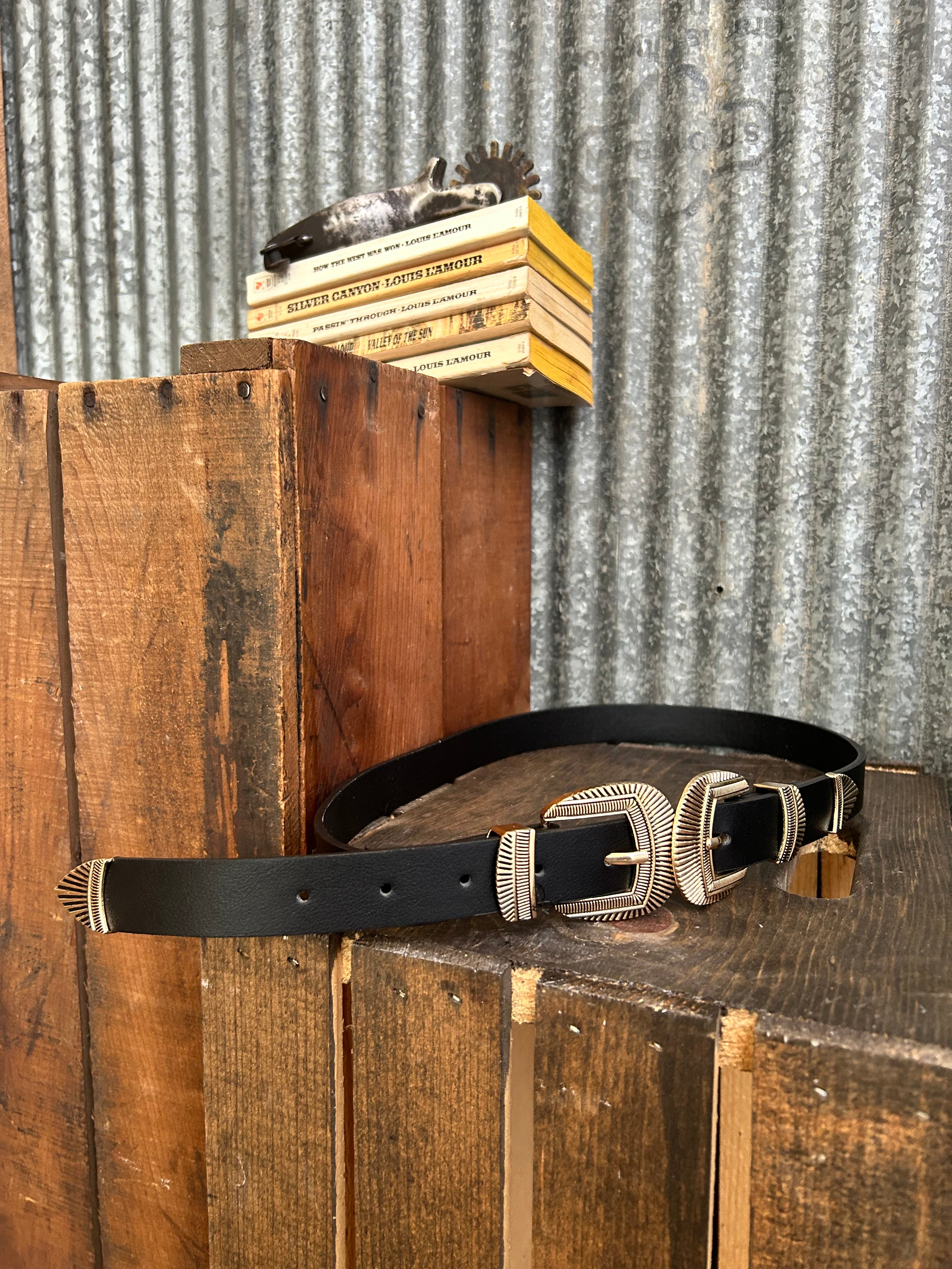The Double Buckle Belt {Black} The Double Buckle Belt {Black}